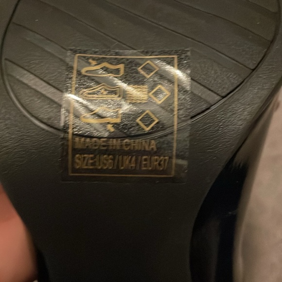 Qupid Faux Leather Heeled Boots size 6 - Picture 13 of 14